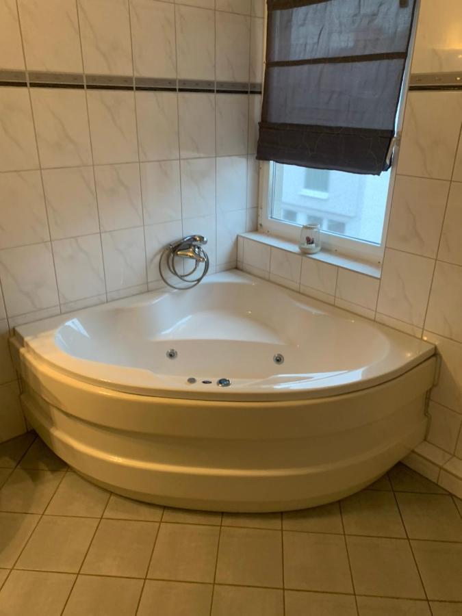 Mainpark Apartment 4 Schlafzimmer Bis Zu 10 Personen Direkt Ueber Aschaffapartment Bei Aschaffenburg Mainaschaff Extérieur photo