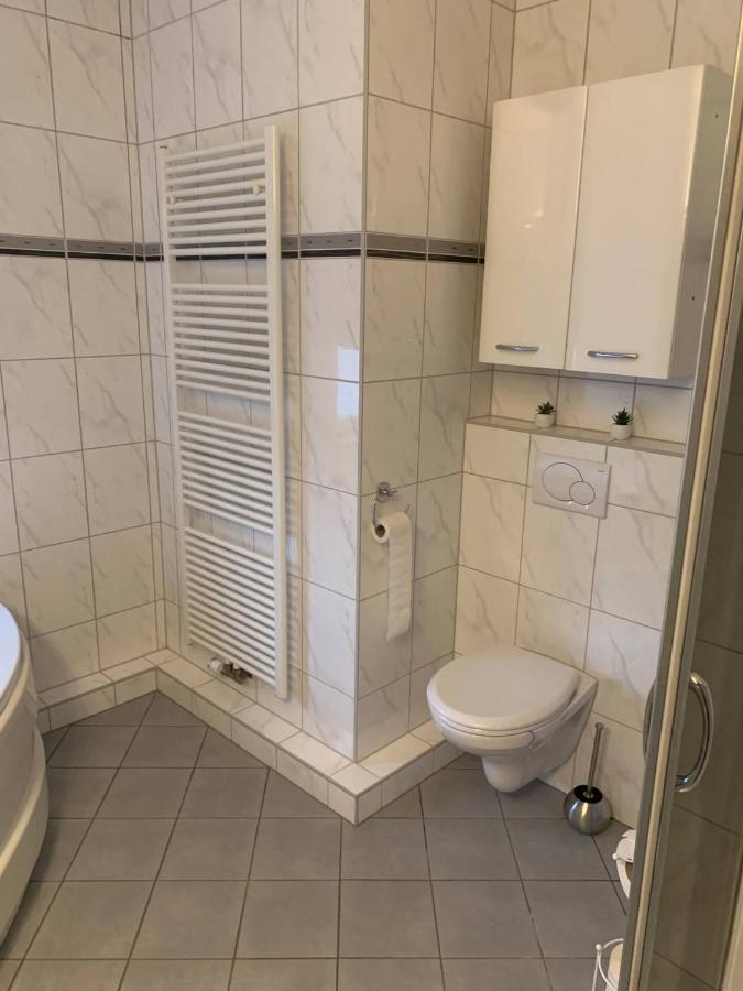 Mainpark Apartment 4 Schlafzimmer Bis Zu 10 Personen Direkt Ueber Aschaffapartment Bei Aschaffenburg Mainaschaff Extérieur photo